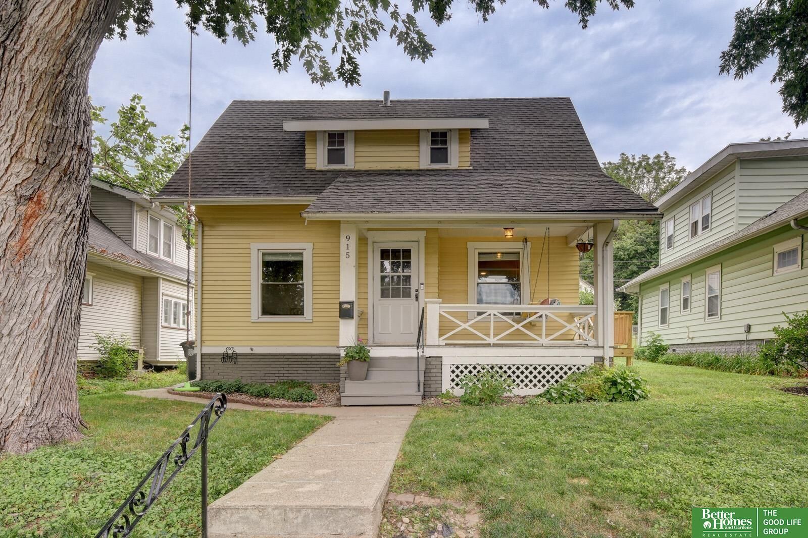 Property Photo:  915 S 38th Avenue  NE 68105 