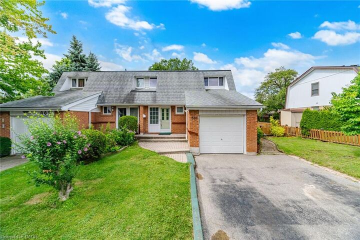 667 Green Meadow Crescent — photo 1