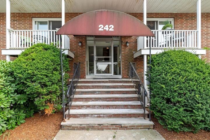 Property Photo:  242 Mount Vernon St 6  MA 01843 