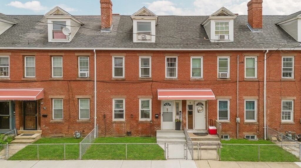 Property Photo:  14 Center St  MA 01040 