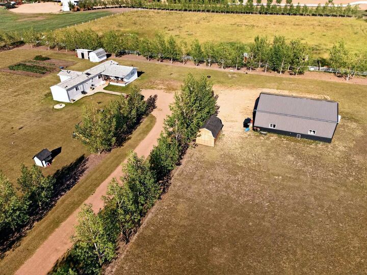 Property Photo:  104203 Range Road 170  AB T0H 2H0 