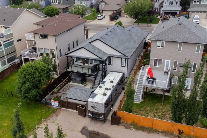 Property Photo:  1577 Coalbanks Boulevard W  AB T1J 4H6 