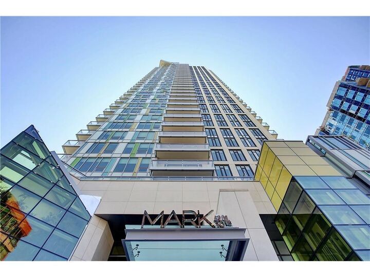 Property Photo: 901 10 Avenue SW 807 AB T2R 0B5