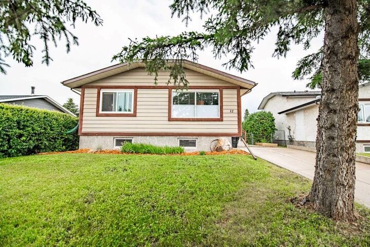 Property Photo: 12 Opal Close AB T4L 1P9