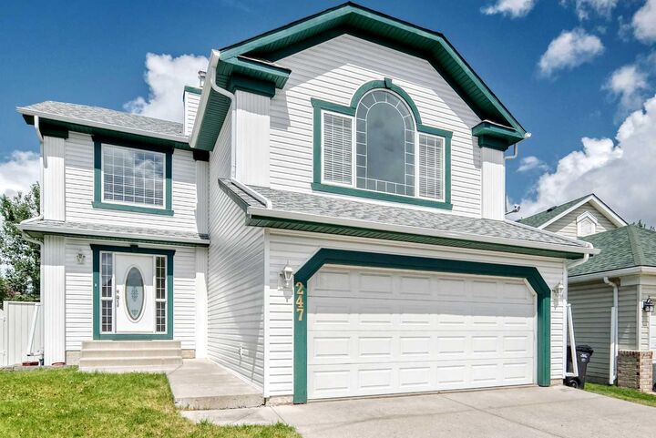 247 Covington Close NE — photo 1