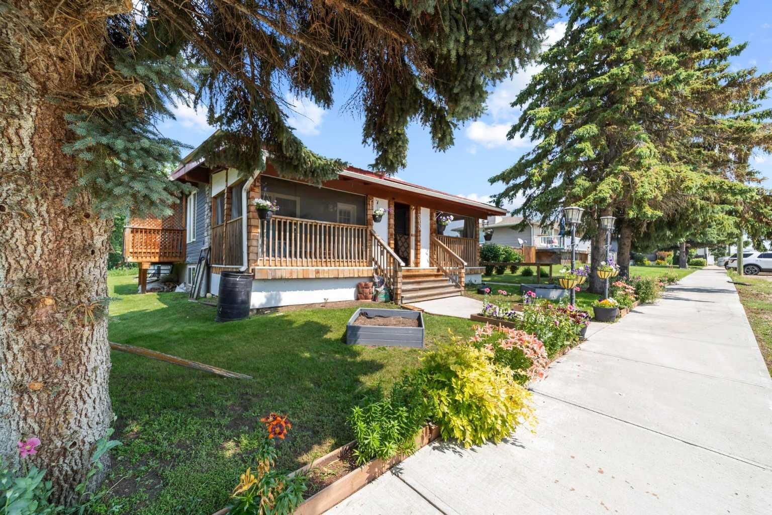 Property Photo: 318 Main Street AB T0B 1M0