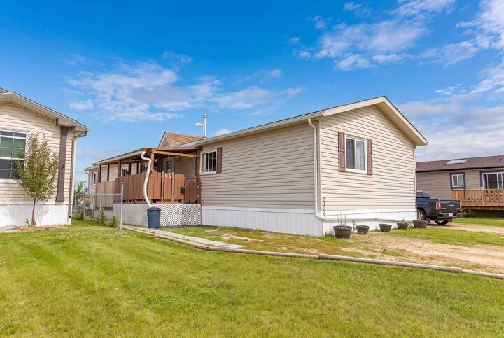 Property Photo: 15 Mackenzie Ranch Way 65 AB T4L 0B4
