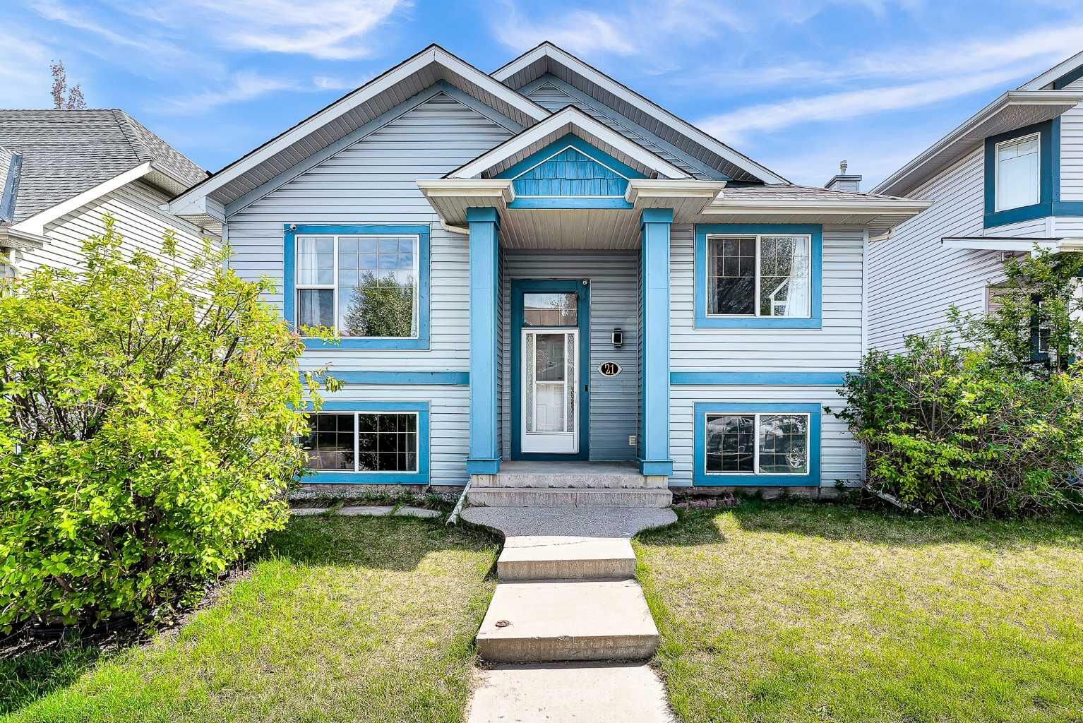 Property Photo:  21 Erin Meadow Manor SE  AB T2B 3P6 