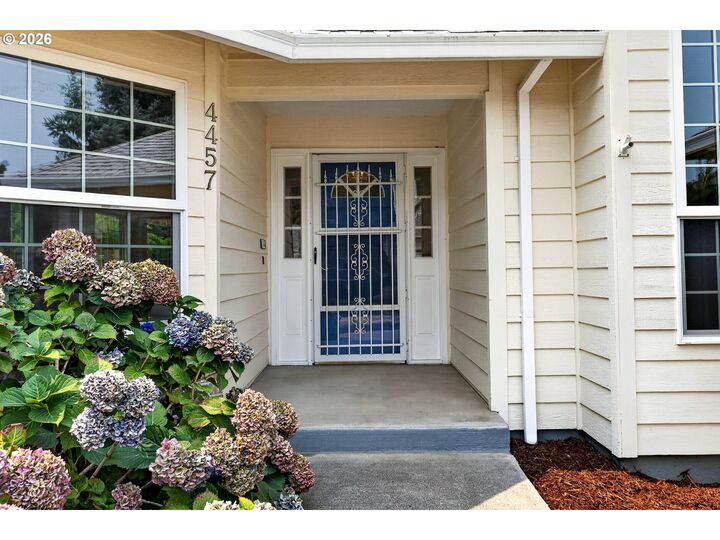 Property Photo:  4457 SE Pennywood Dr  OR 97222 