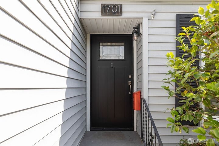 Property Photo: 1701 N 82nd Street WA 98103