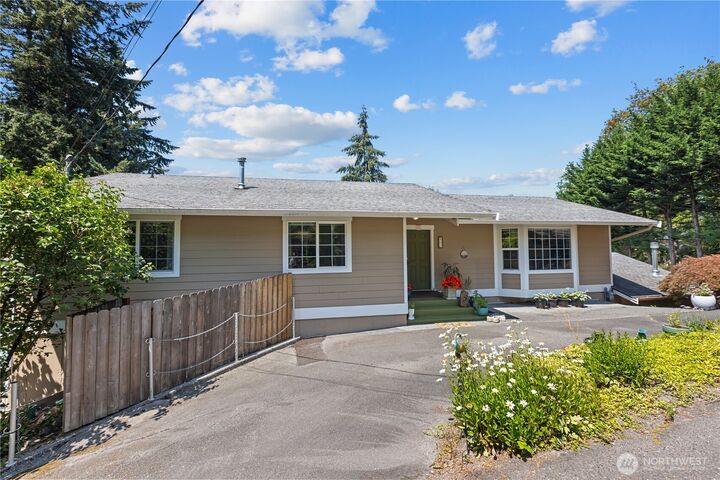 Property Photo: 802 Milton Way WA 98354
