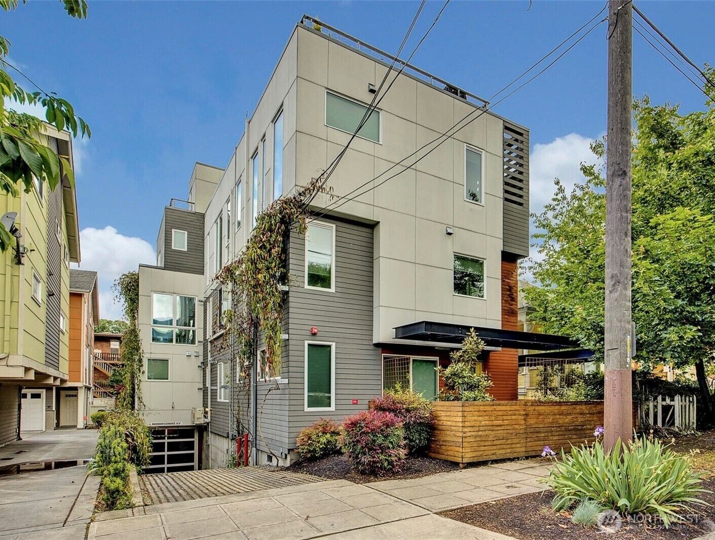 Property Photo:  1623  14th Avenue  WA 98122 