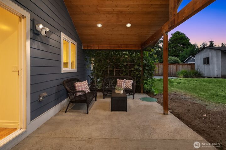 Property Photo:  2205 NE 28th Street  WA 98056 