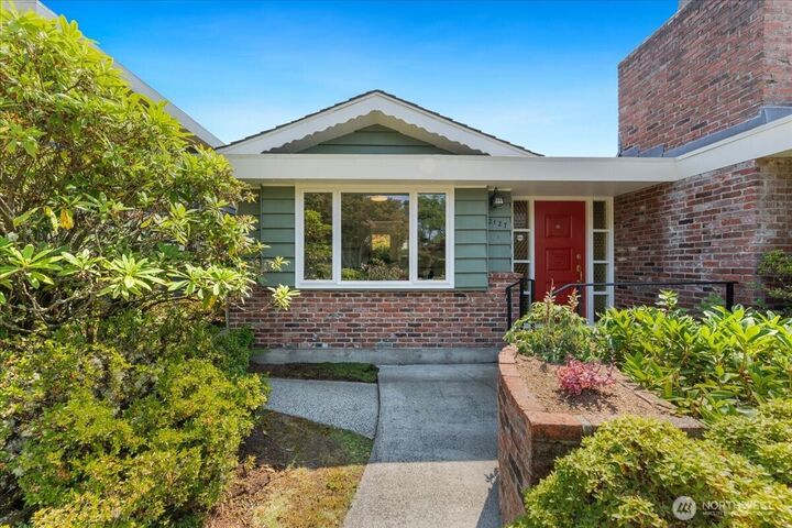 Property Photo:  2127 NW  99th Street  WA 98117 