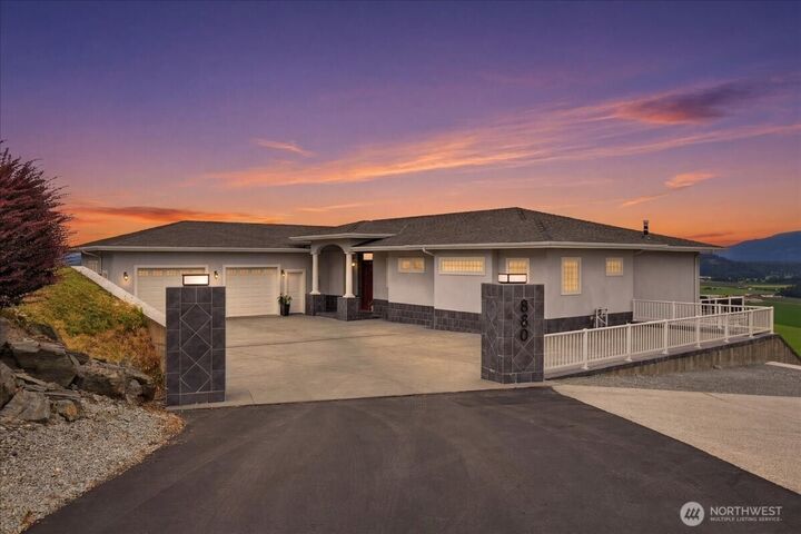 Property Photo: 880 Bella Vista Lane WA 98233
