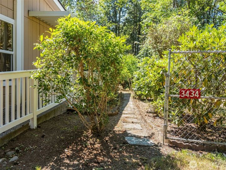 Property Photo:  3434 N Mission Rd W  WA 98312 