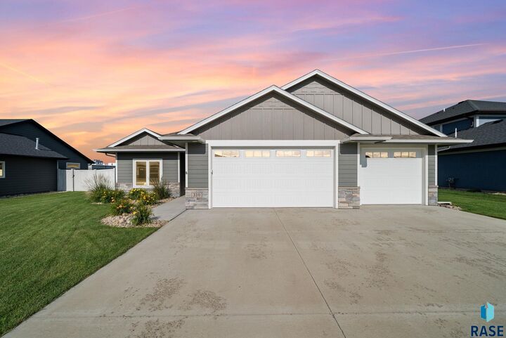 Property Photo: 310 Quartzite Ave SD 57064