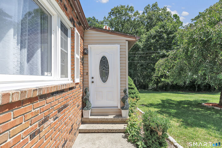 Property Photo:  25 North Forest Circle  CT 06516 