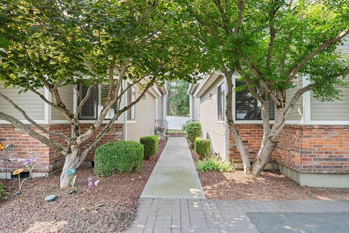 Property Photo:  1218 E 30th Ave Unit #2  WA 99203 