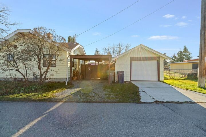 Property Photo:  523 N Sargent Rd  WA 99212 
