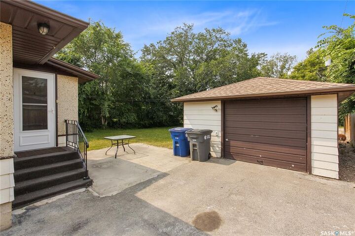 Property Photo:  208 Edwards Street  SK S0G 4V0 