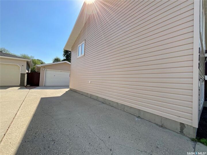 Property Photo: 118 Salemka Crescent SK S4R 7S1