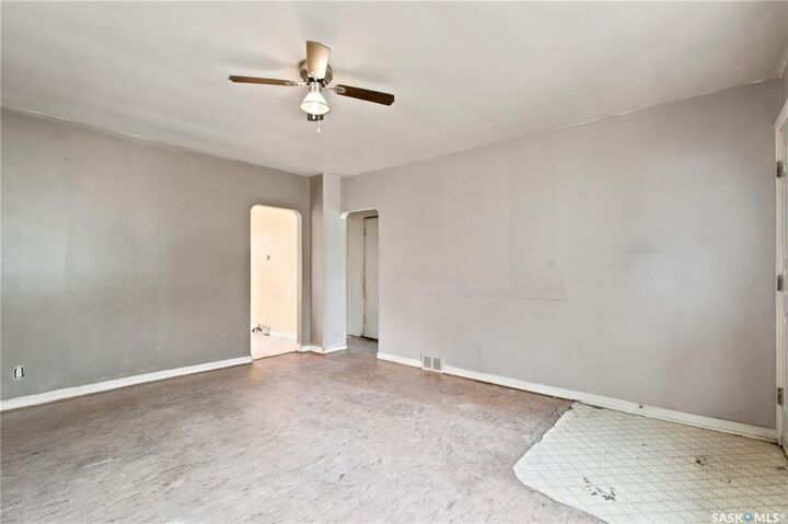 Property Photo: 431 K Avenue N SK S7L 2M5