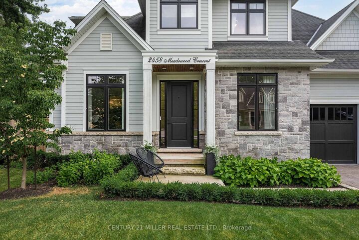 Photo de la propriété:  2458 Meadowood Crescent  ON L6L 1V6 