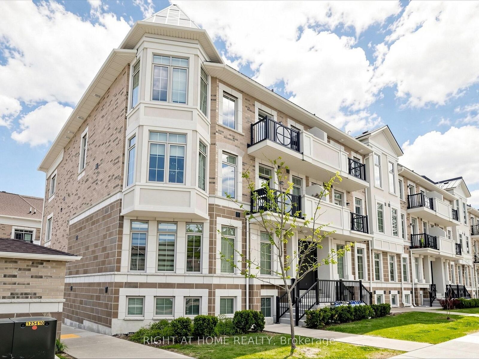 Property Photo:  86 Preston Meadow Avenue 24  ON L4Z 0C8 