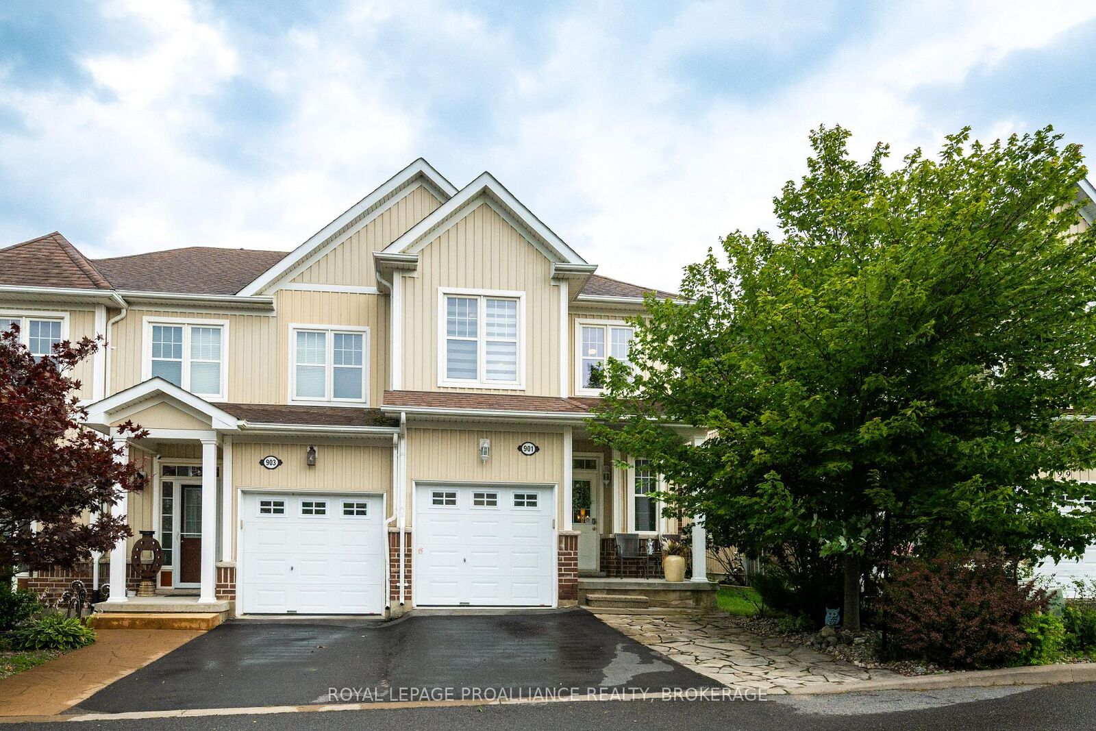 Property Photo: 901 Ascot Lane ON K7K 0C8