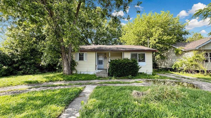 Property Photo: 804 Dundas Street W ON L1N 2N5