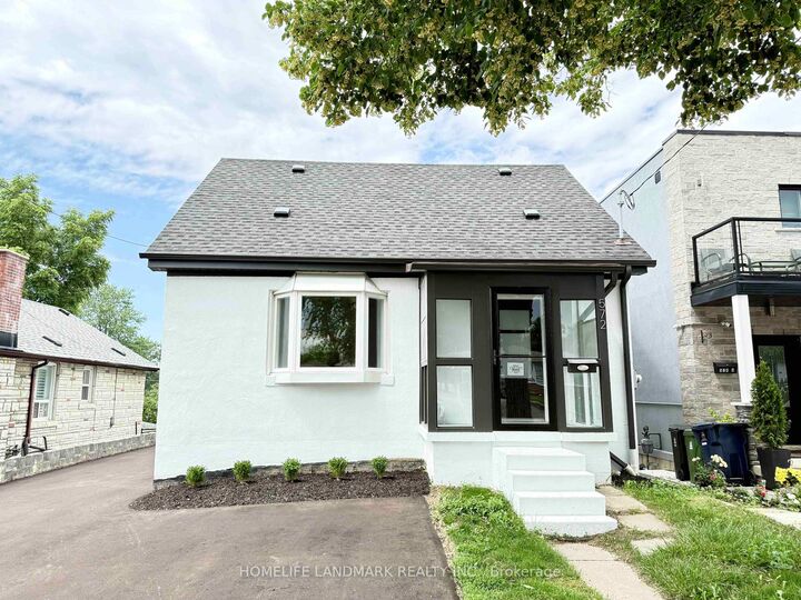 Property Photo: 572 Pharmacy Avenue ON M1L 3G9