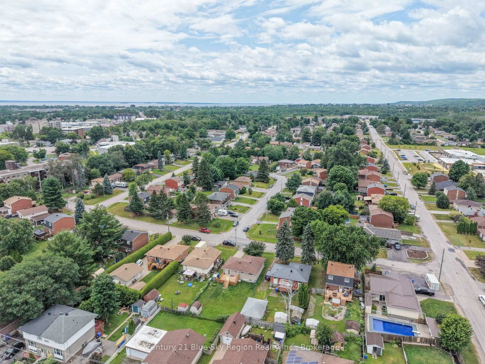 Photo de la propriété:  272 Patricia Street  ON P1B 7Z3 