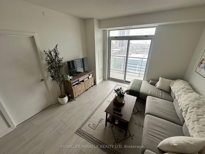 Property Photo:  
