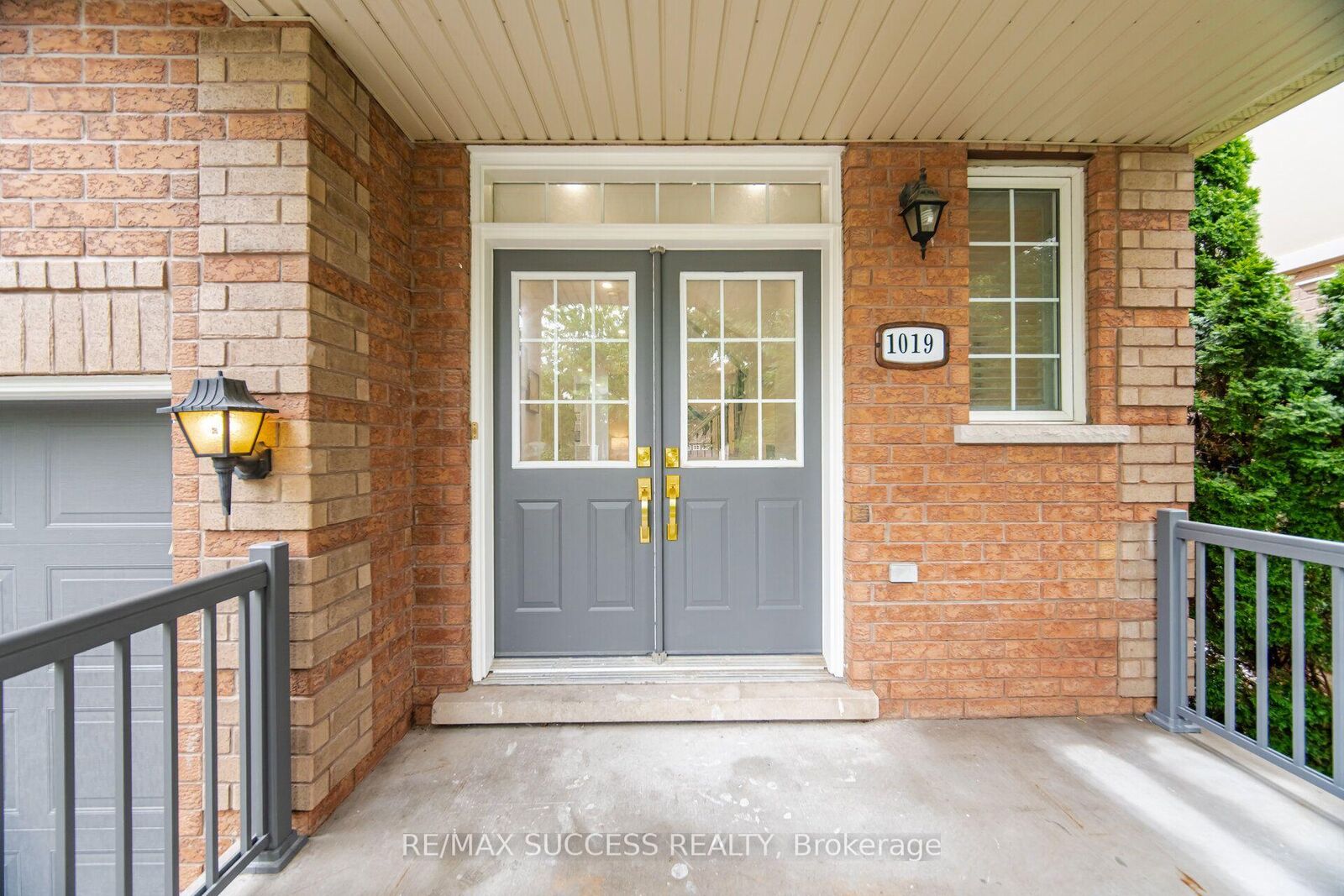 Property Photo:  1019 Donnelly Street  ON L9T 0A2 