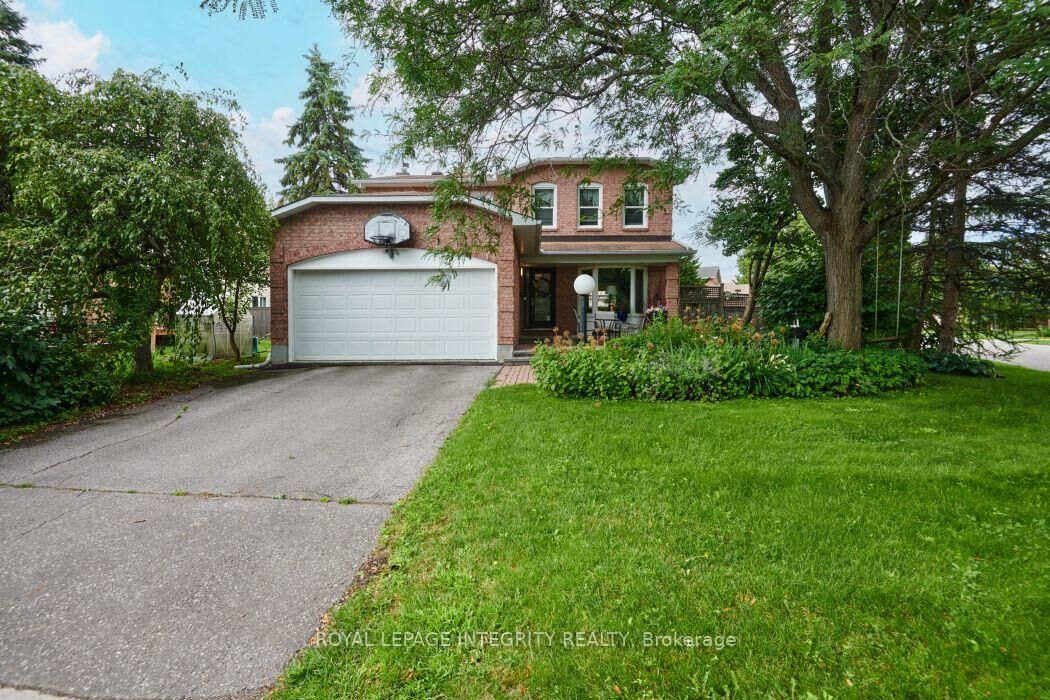 Property Photo: 46 Dartmoor Drive ON K2M 1S6