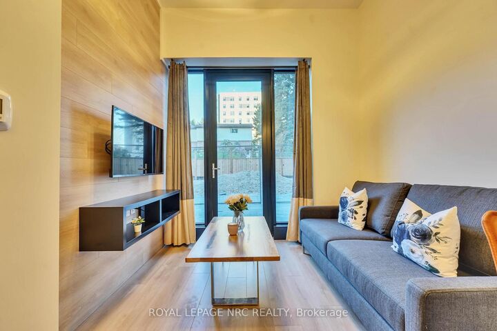 Property Photo:  145 Columbia Street W 133  ON N2L 0K7 