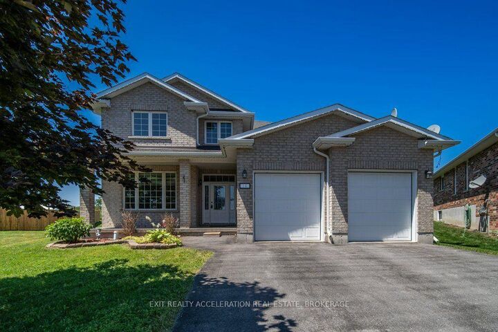 Property Photo: 14 Ashwood Crescent ON K7R 3L1