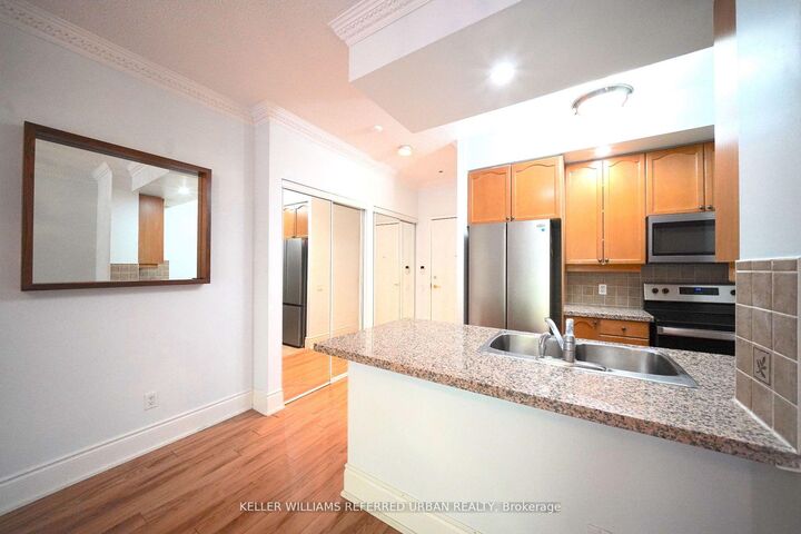 Property Photo:  10 Northtown Way 212  ON M2N 7L4 