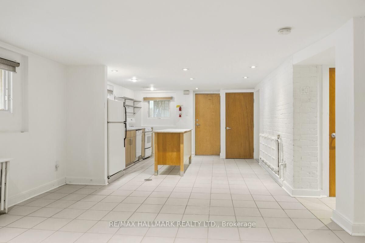 Property Photo: 321 Palmerston Boulevard Lower-A ON M6G 2N5