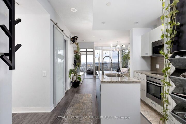 Property Photo: 88 Park Lawn Road 1903 ON M8Y 0B5