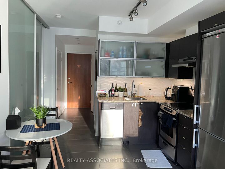 Property Photo: 170 Fort York Boulevard 707 ON M5V 0E6