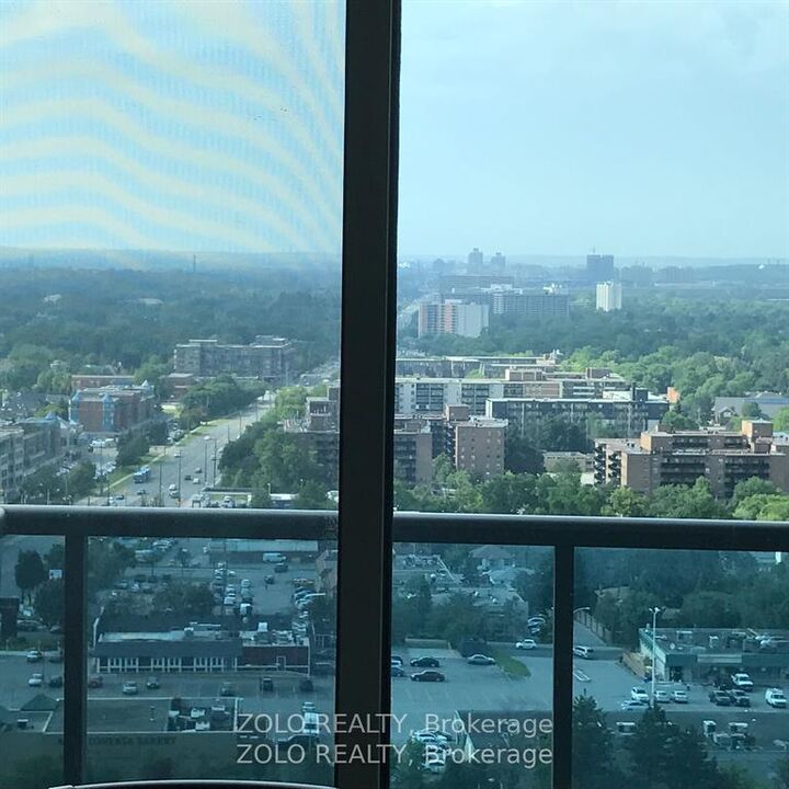 Property Photo:  7165 Yonge Street 1712  ON L3T 0C9 