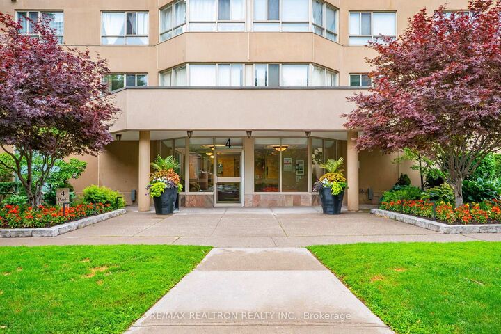 Property Photo: 4 Park Vista Crescent 604 ON M4B 3M8