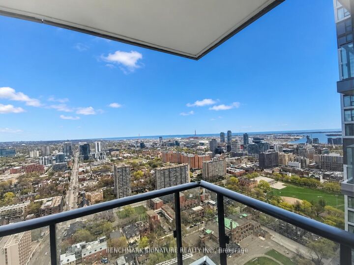 Property Photo: 251 Jarvis Street 4015 ON M5B 0C3