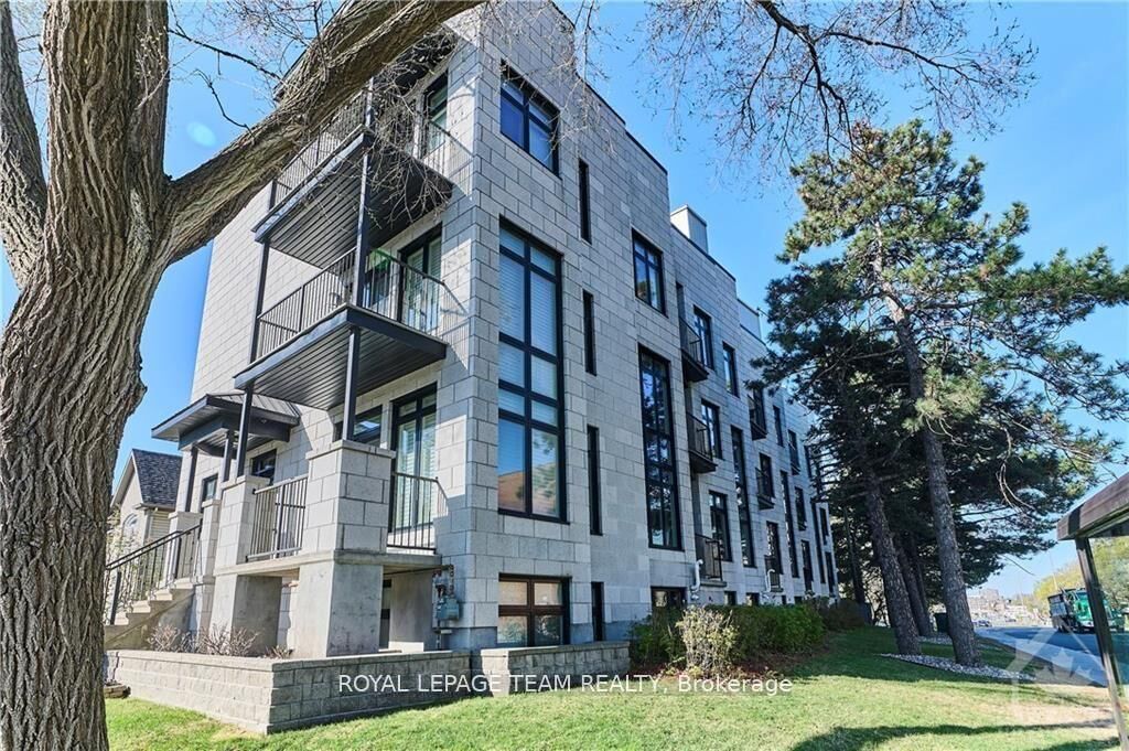 Property Photo: 800 Melwood Avenue 10 ON K2A 3C3