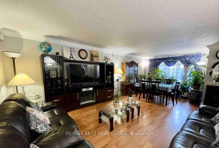 Photo de la propriété:  140 Ling Road 88  ON M1E 4V9 