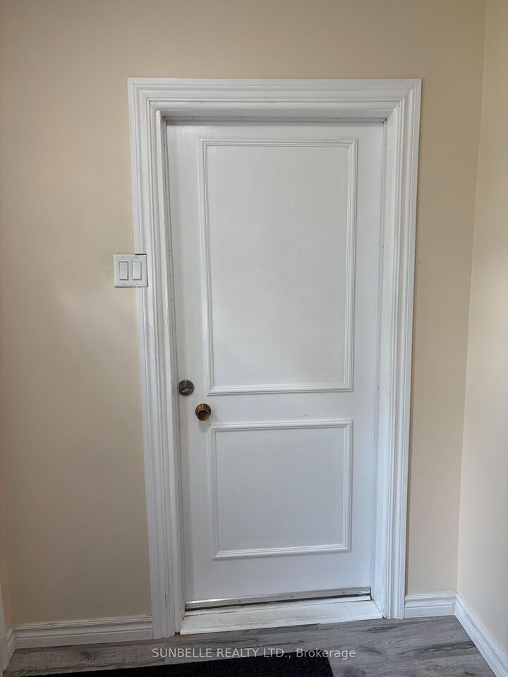 Property Photo: 42 Fleetwood Crescent ON L6T 2E5