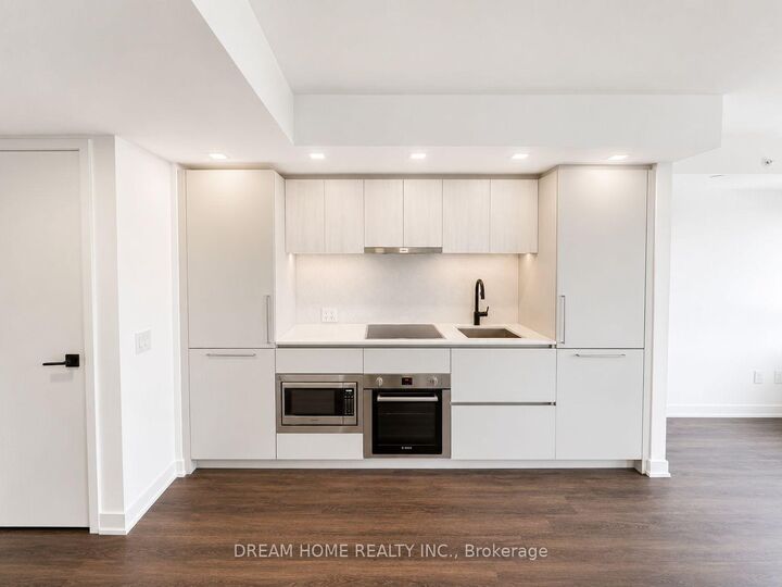 Property Photo:  609 Sherbourne Street 2009  ON M4X 0A4 