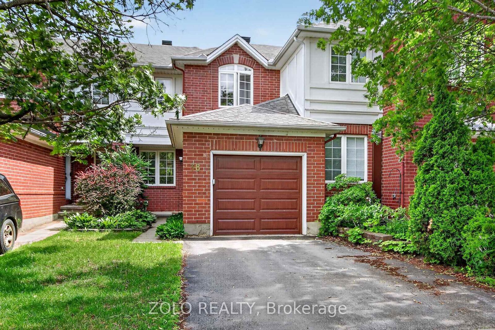 Property Photo: 38 Central Park Drive ON K2C 4A3